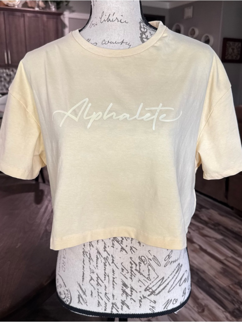 Alphalete Signature Crop Top Butter Yellow